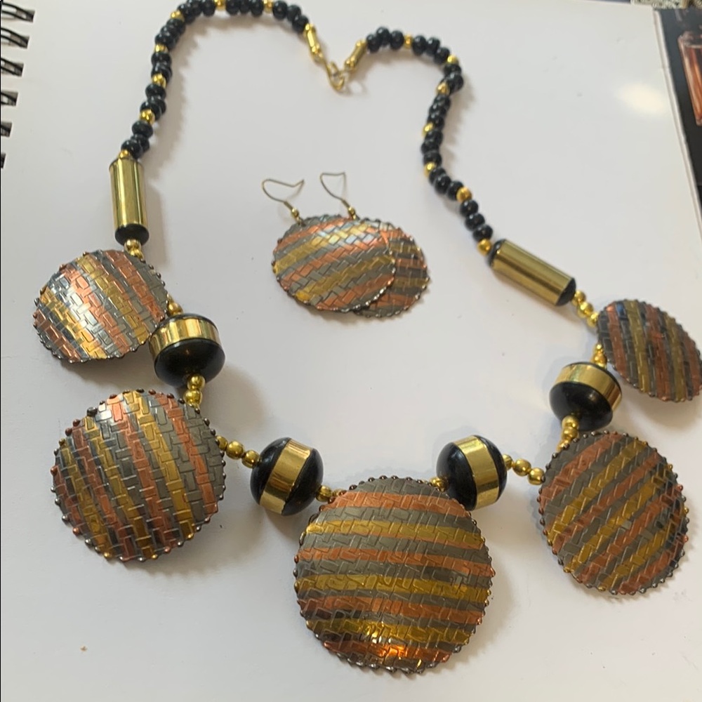 Elegant Gold and Black Necklace Set